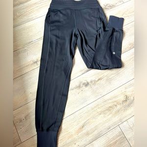 Lululemon fleece lined joggers, size 4